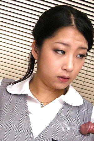 Satomi Suzuki unreservedly likes cum more than the brush utensil