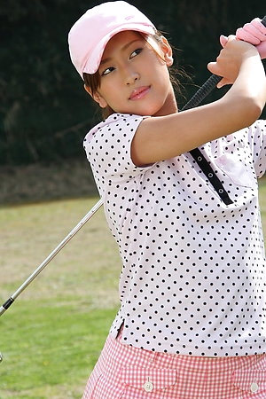 Hot golf suitor Nao Yuzumiya window-dressing