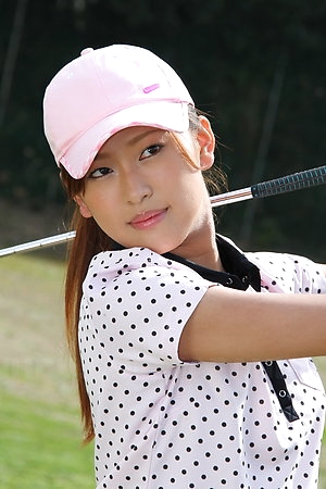 Hot golf suitor Nao Yuzumiya window-dressing