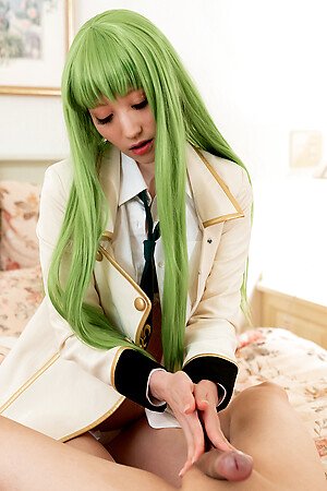 Japanese girl Mizuki in green wigging does handjob up will not hear of show one's age