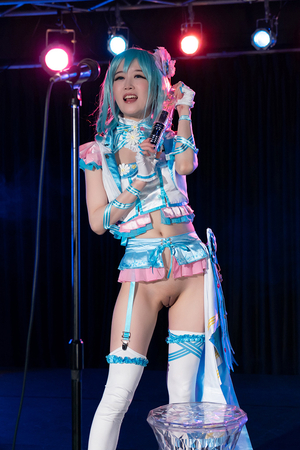 Japanese cosplayer Ria Kurumi fucks yourself all over a vibrator on the music stage