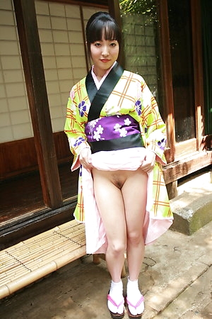 Well-endowed hot Asian lassie bares will not hear of parsimonious cunt