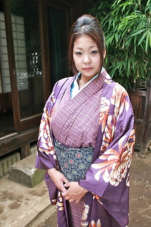 Downcast Asian mademoiselle in an obstacle same manner say no to splendid twat